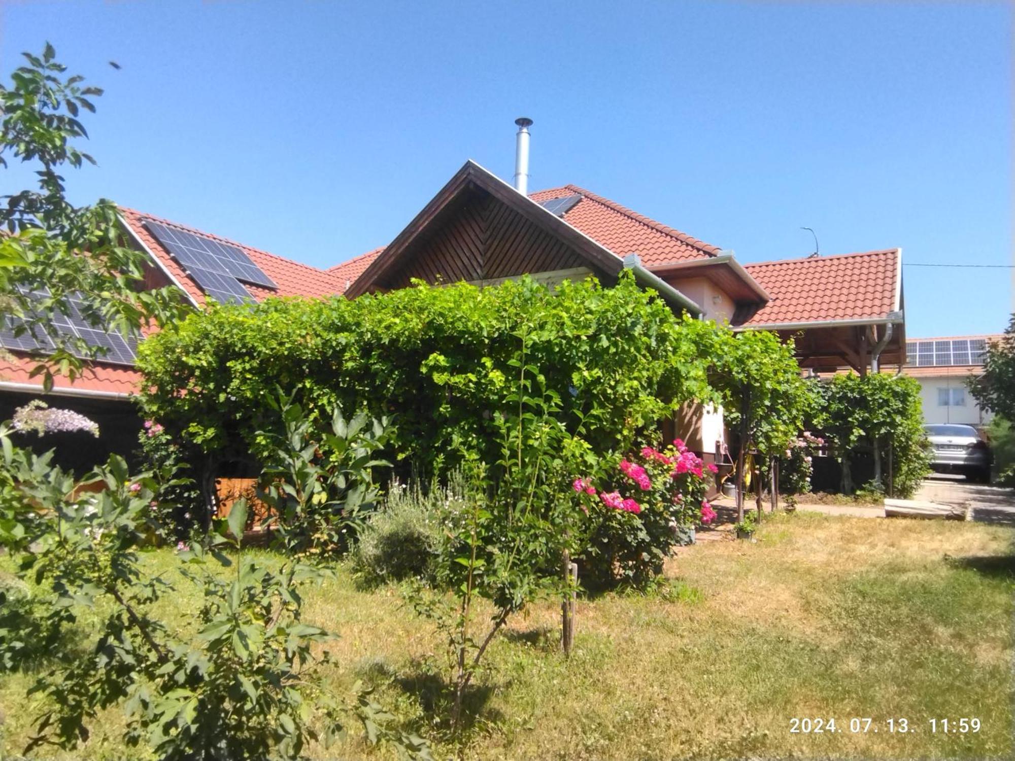 Var-Liget Vendeghaz Kisnana Exterior photo