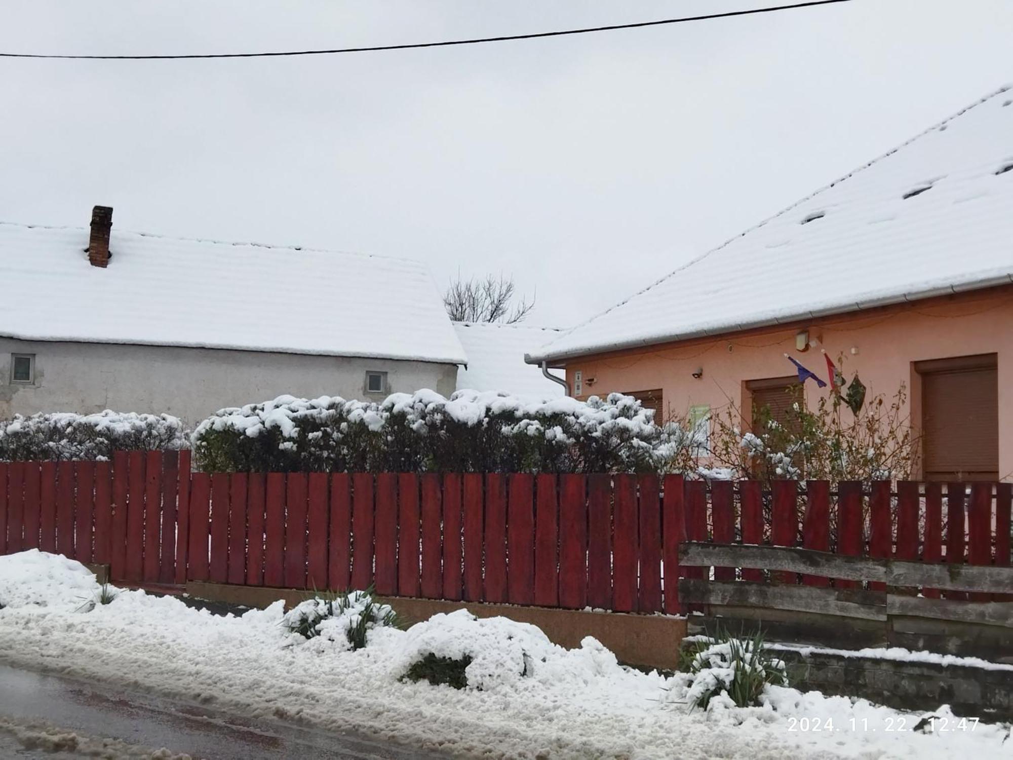 Var-Liget Vendeghaz Kisnana Exterior photo