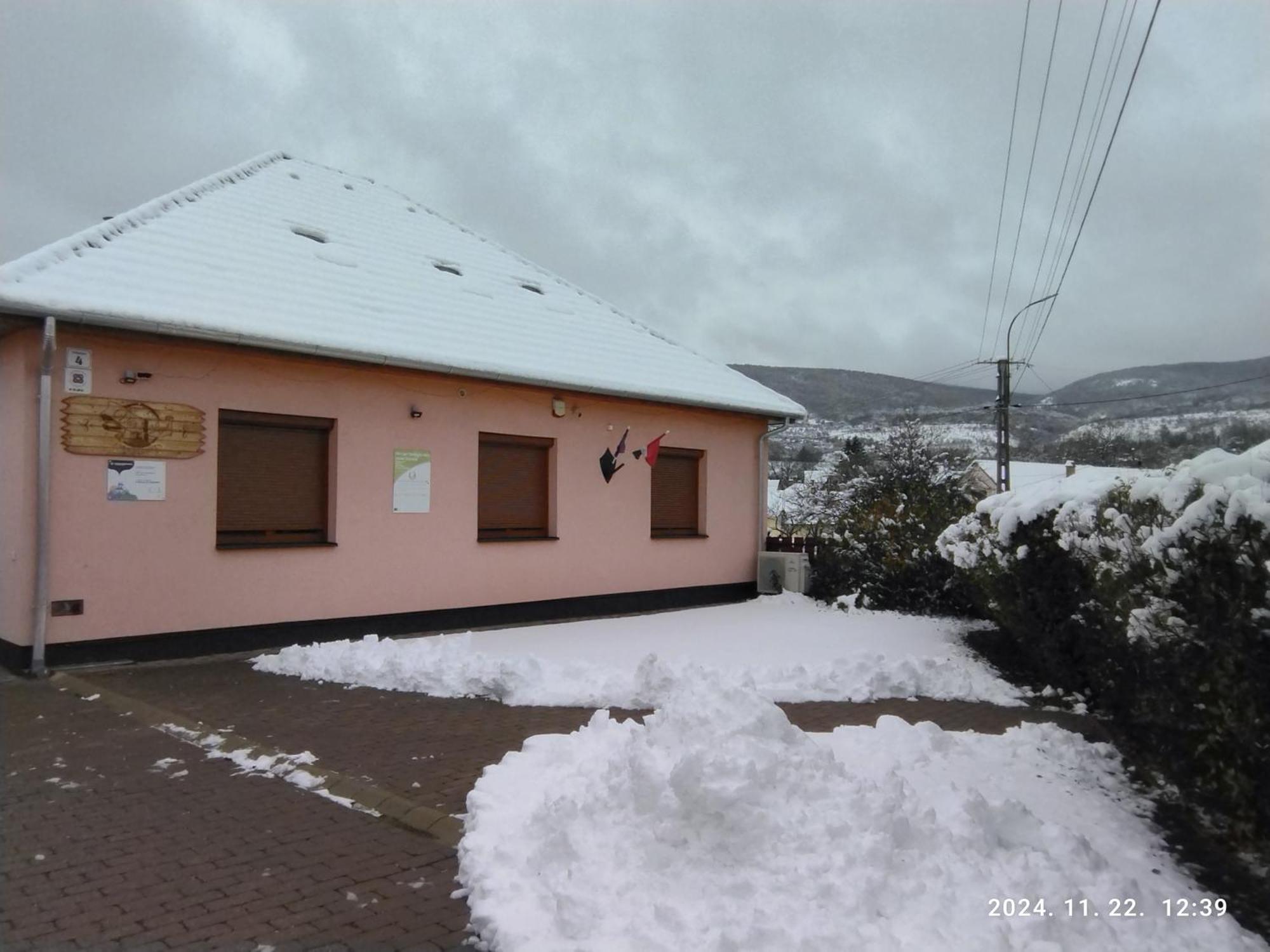 Var-Liget Vendeghaz Kisnana Exterior photo